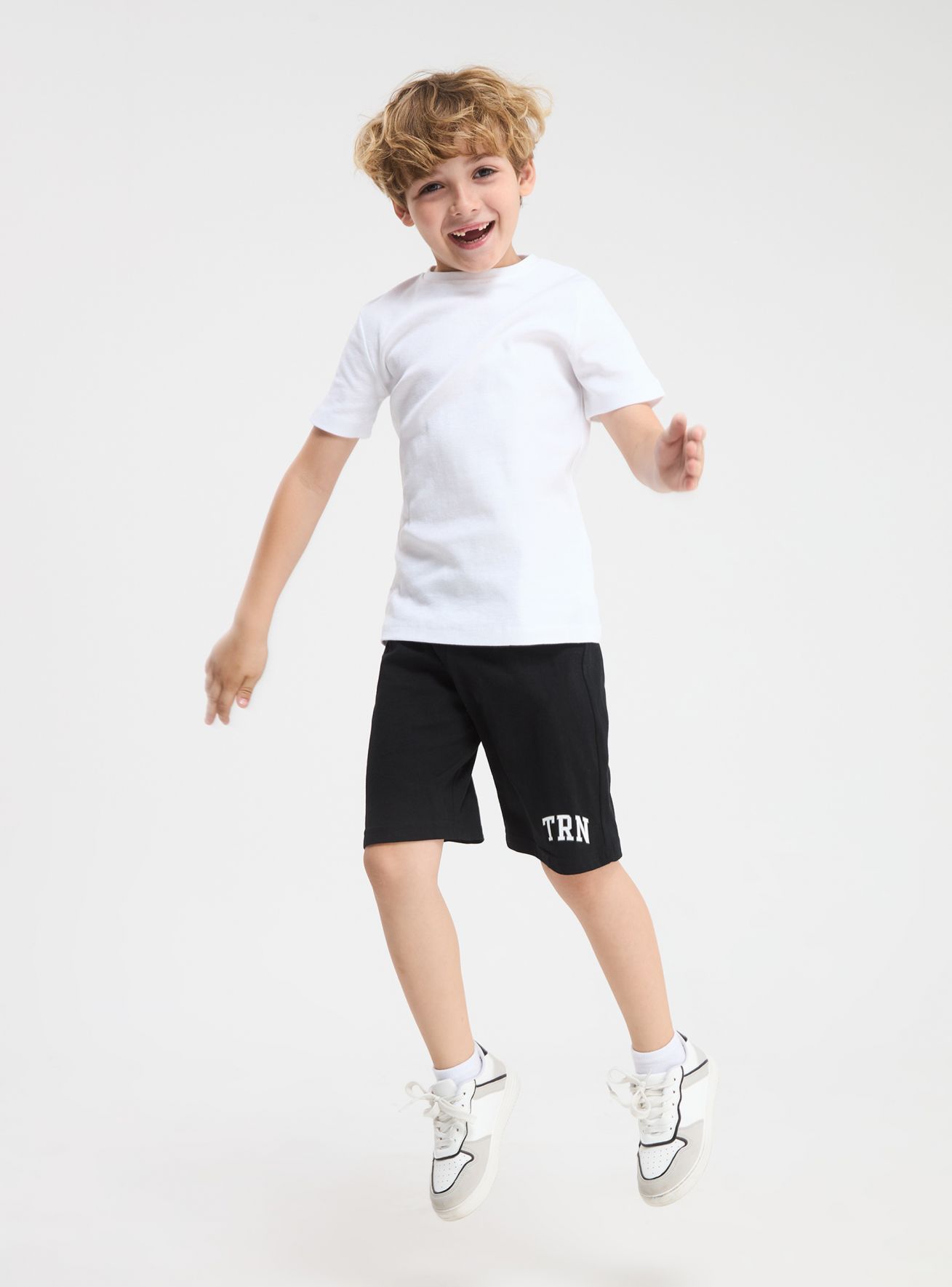 Короткие шорты с небольшим принтом с логотипом TRN Черный - Купить онлайн
